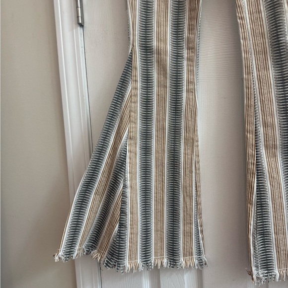 ALTAR'D STATE Boho Print Bell Bottomed Flared Jeans Size Small - Picture 5 of 6